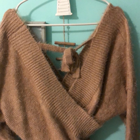 Tan open back sweater - Picture 3 of 3